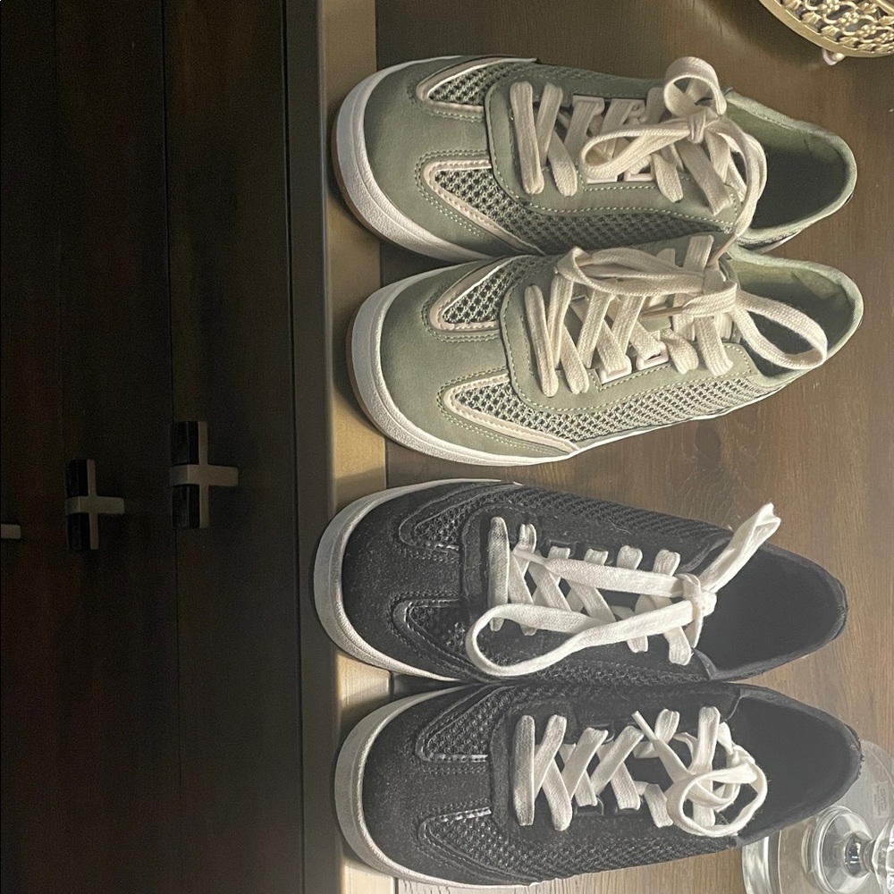 Ann  Klein Green and Black Sneakers